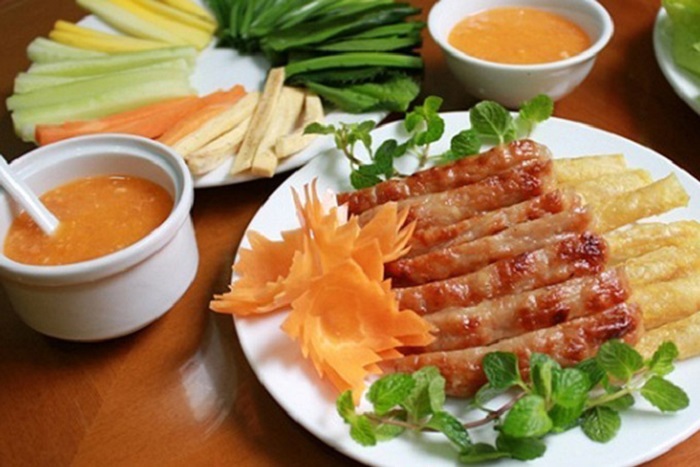 Nem nướng Nha Trang với nước chấm truyền thống nổi tiếng cả nước